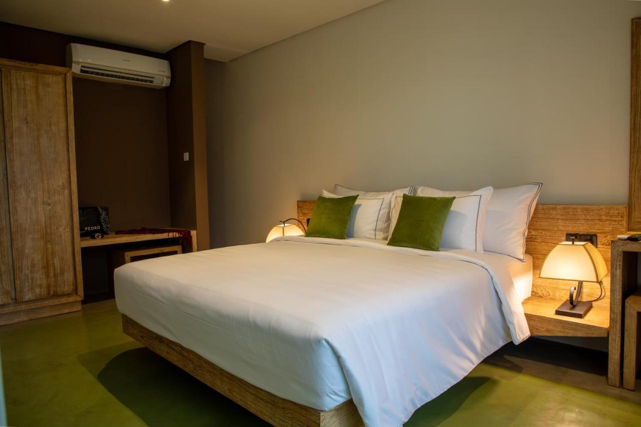 Lake Avenue Hotel Канди Экстерьер фото