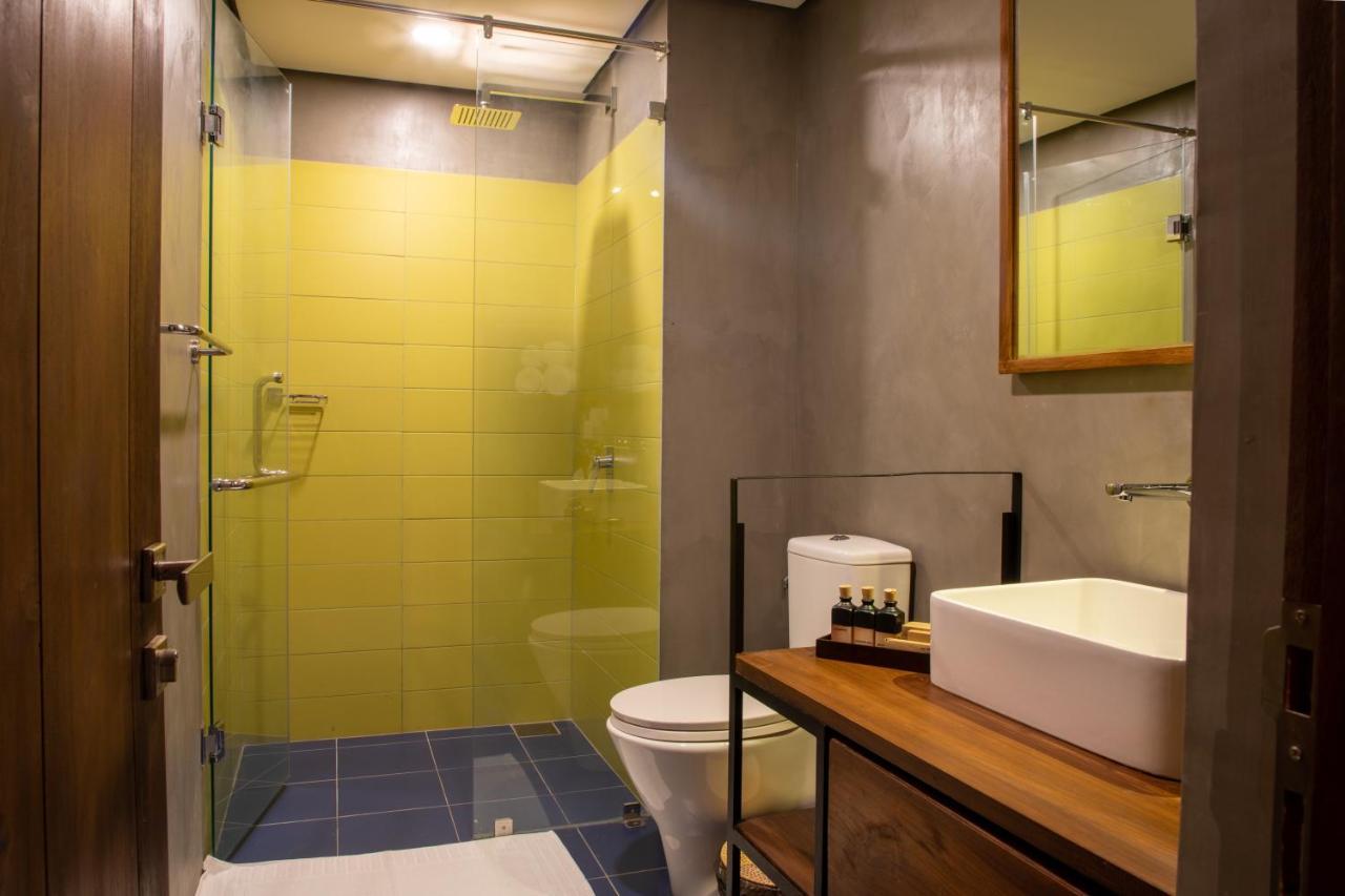 Lake Avenue Hotel Канди Экстерьер фото